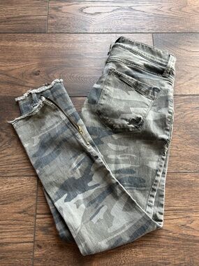 Express Women’s Camo Ankle Jeans in Camo